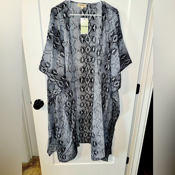 BOUTIQUE WOMENS SNAKE 👘 KIMONO NEW - Picture 1 of 5